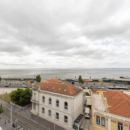 Alfama With River View * リスボン